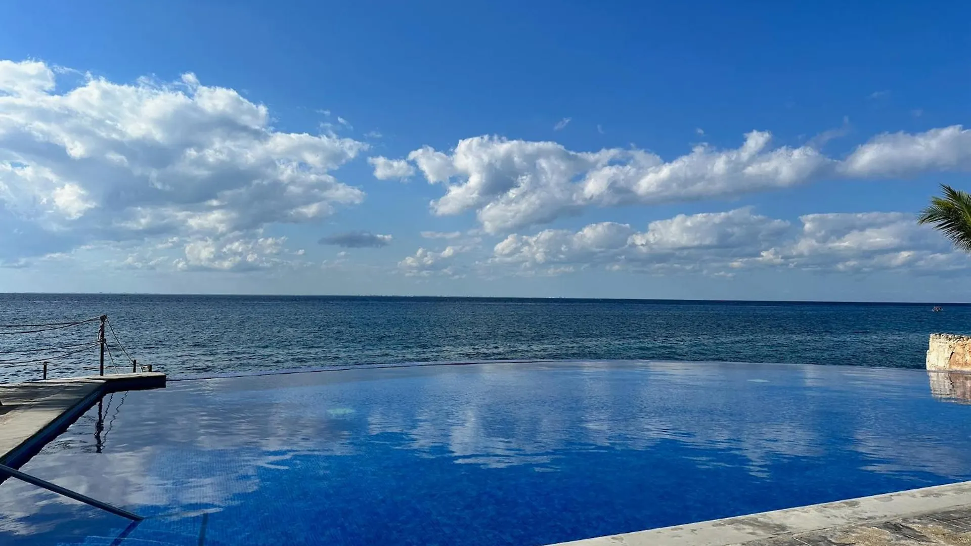 The Queen Of Cozumel - Urban Empire En-Suite City View - For Couples In Mind Мексика