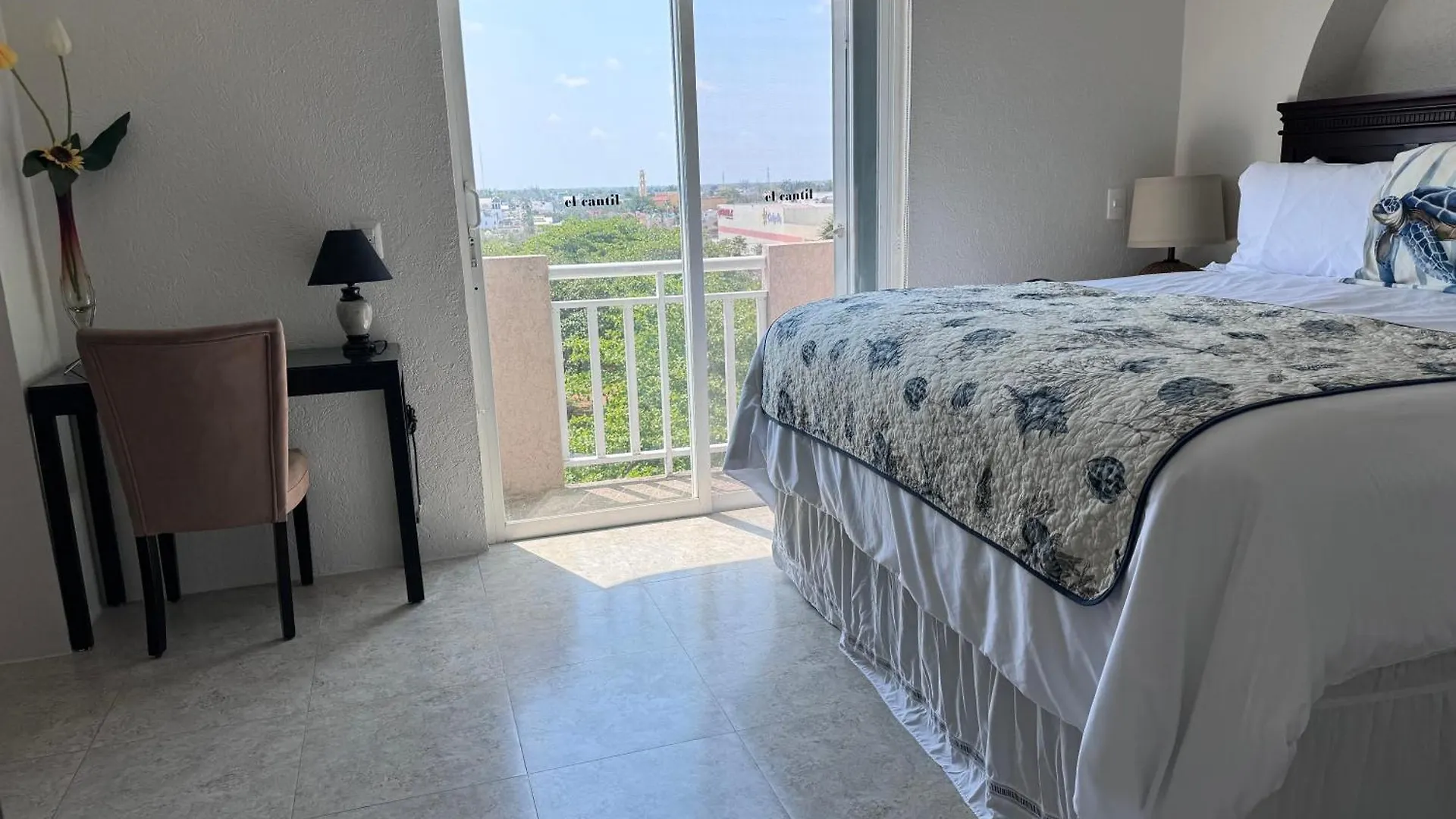 The Queen Of Cozumel - Urban Empire En-Suite City View - For Couples In Mind 0*,  Мексика