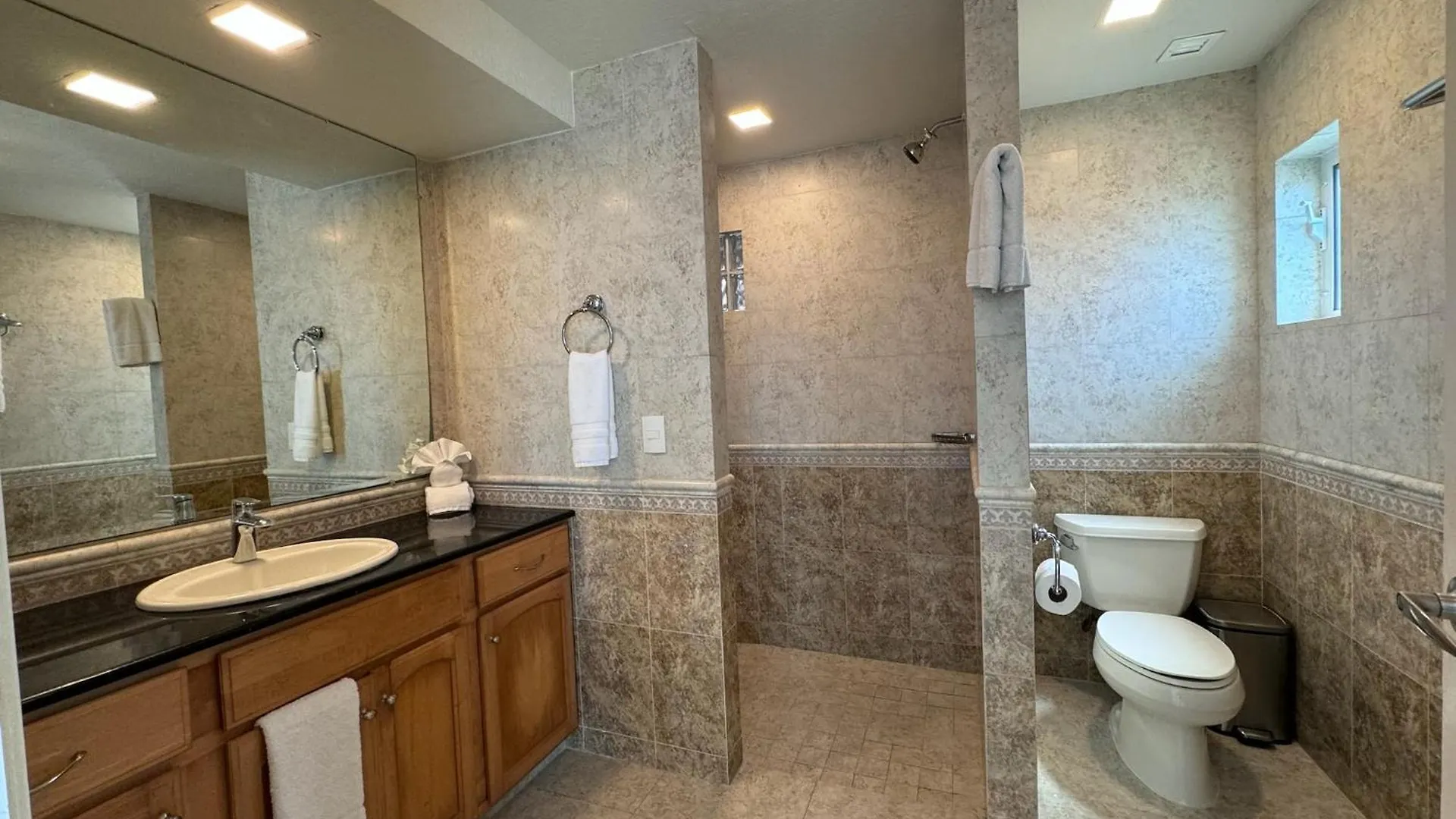 Апартаменты The Queen Of Cozumel - Urban Empire En-Suite City View - For Couples In Mind Мексика